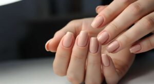 Manikiur na kwiecień 2026: te 4 kolory nude królują w salonach według manikiurzystek